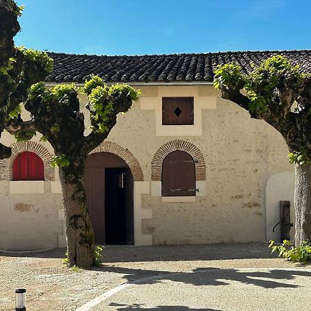 Domaine De L'Ecorcerie Hotel Fontaine-le-Comte Buitenkant foto