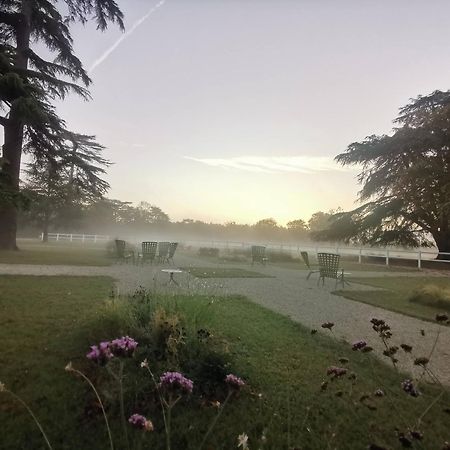 Domaine De L'Ecorcerie Hotel Fontaine-le-Comte Buitenkant foto