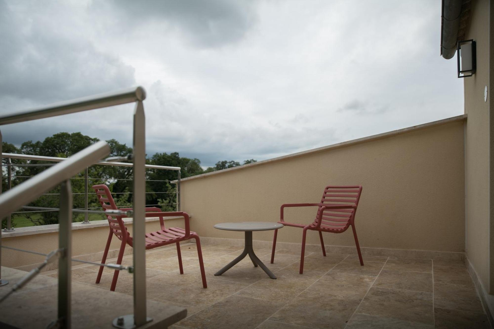 Domaine De L'Ecorcerie Hotel Fontaine-le-Comte Buitenkant foto