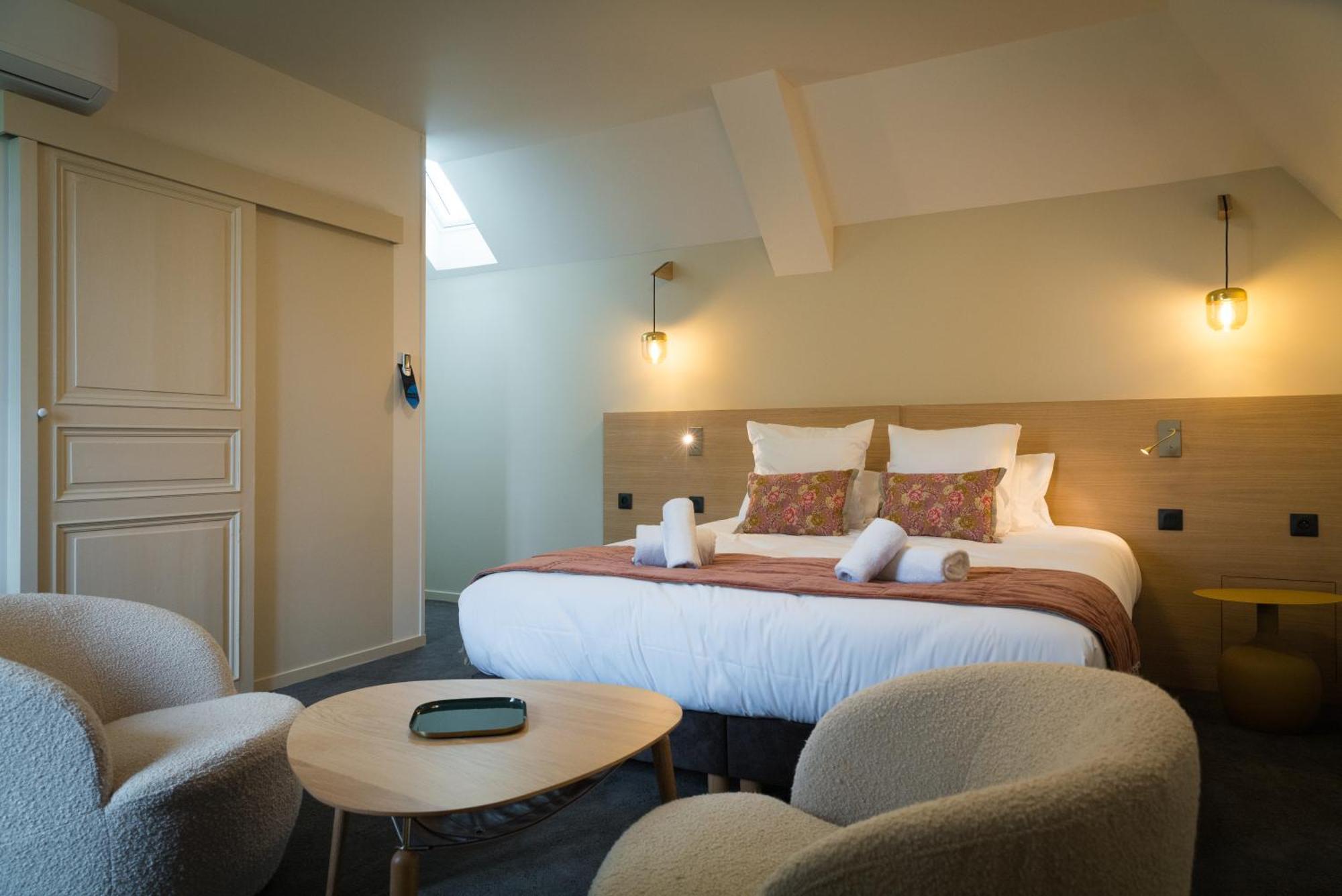 Domaine De L'Ecorcerie Hotel Fontaine-le-Comte Buitenkant foto