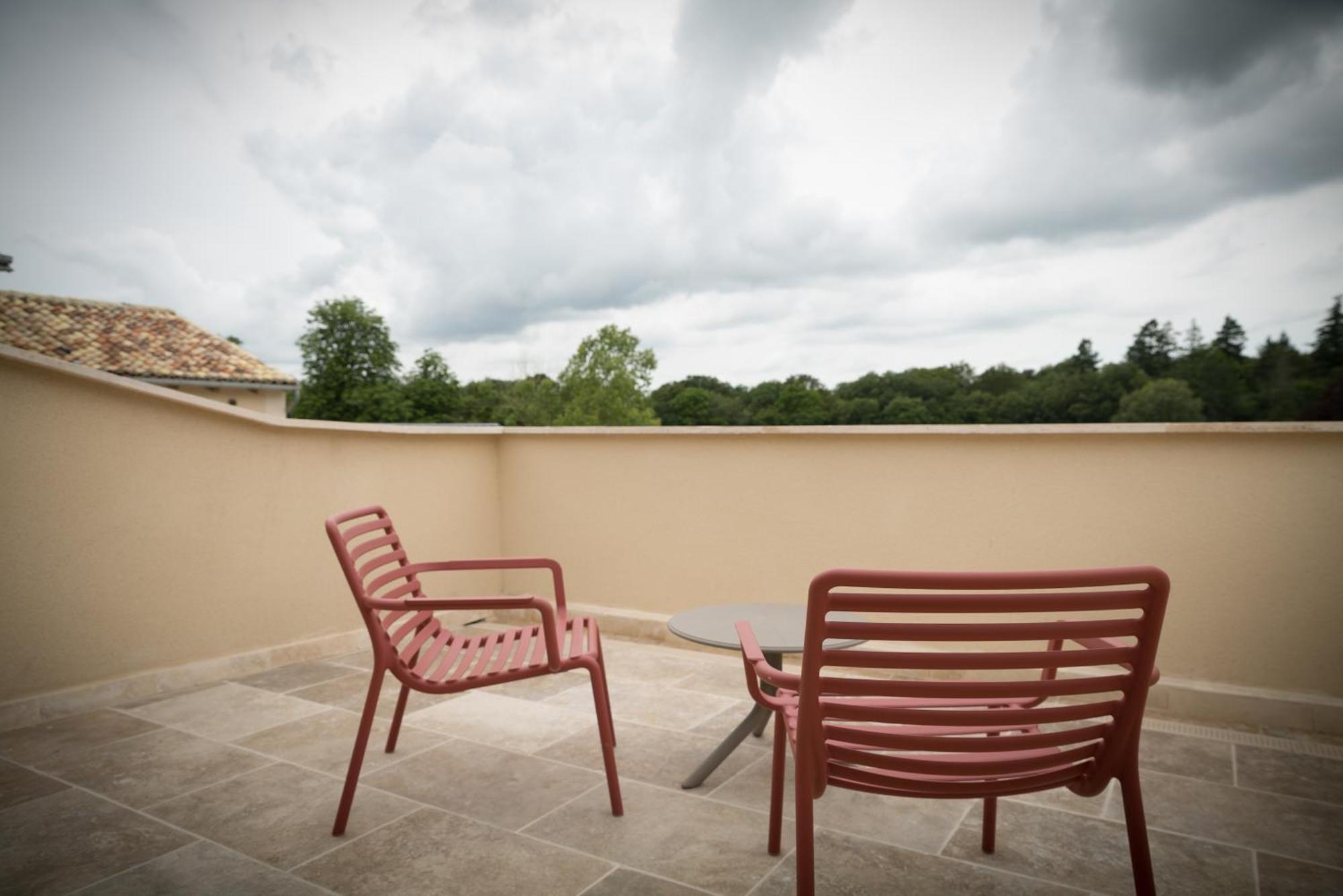 Domaine De L'Ecorcerie Hotel Fontaine-le-Comte Buitenkant foto