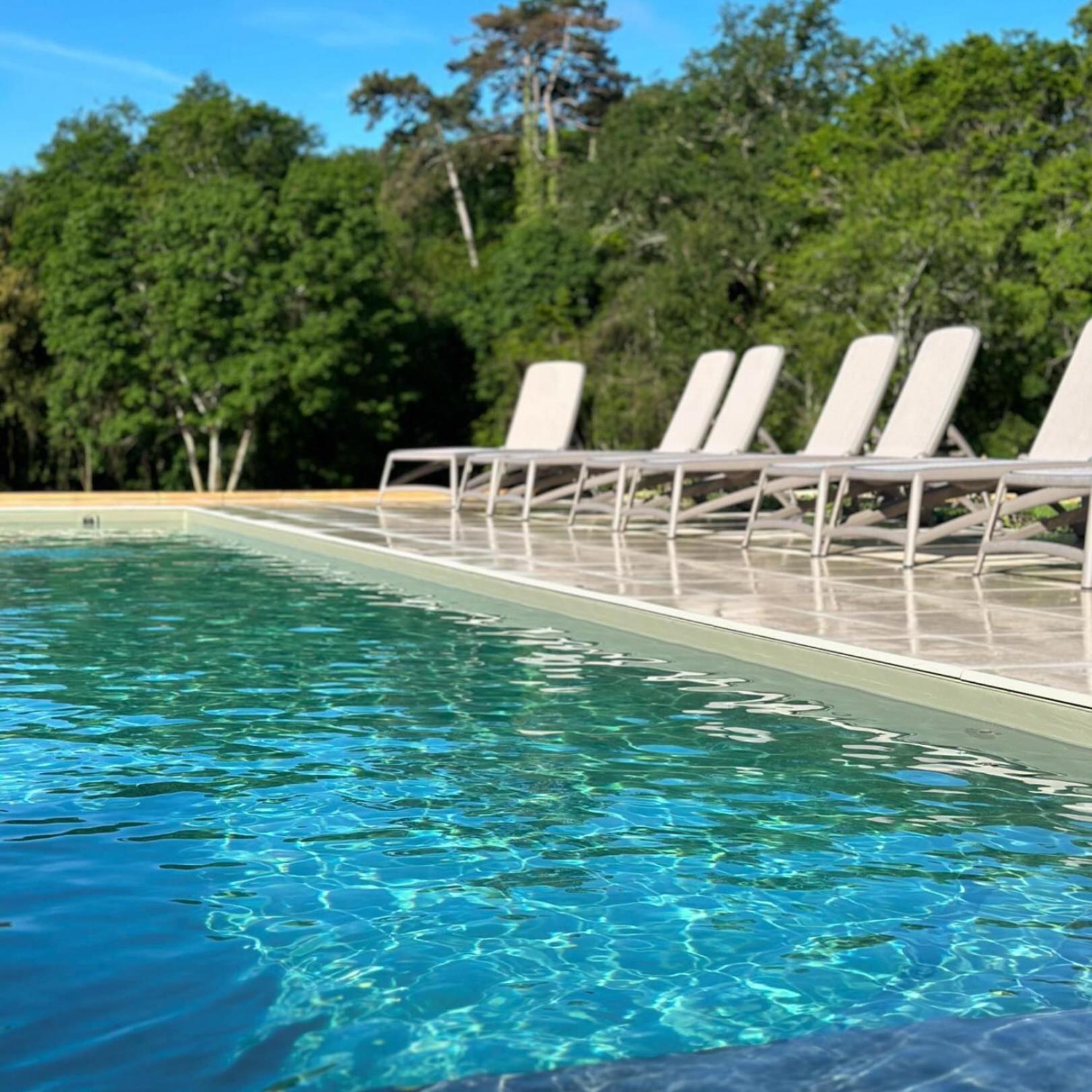 Domaine De L'Ecorcerie Hotel Fontaine-le-Comte Buitenkant foto