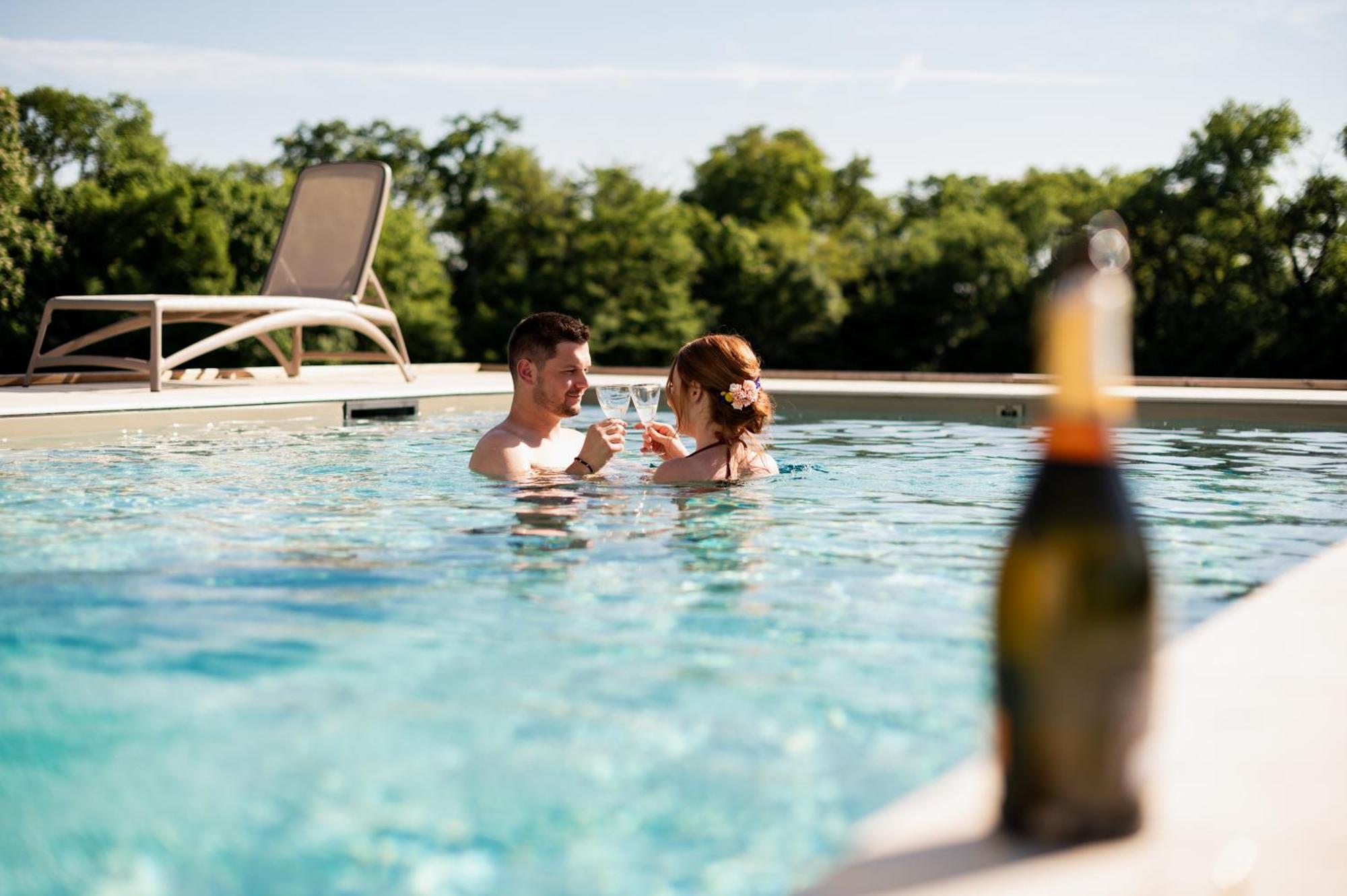 Domaine De L'Ecorcerie Hotel Fontaine-le-Comte Buitenkant foto